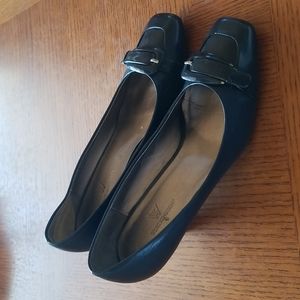 Worthington Ladies Navy Pumps